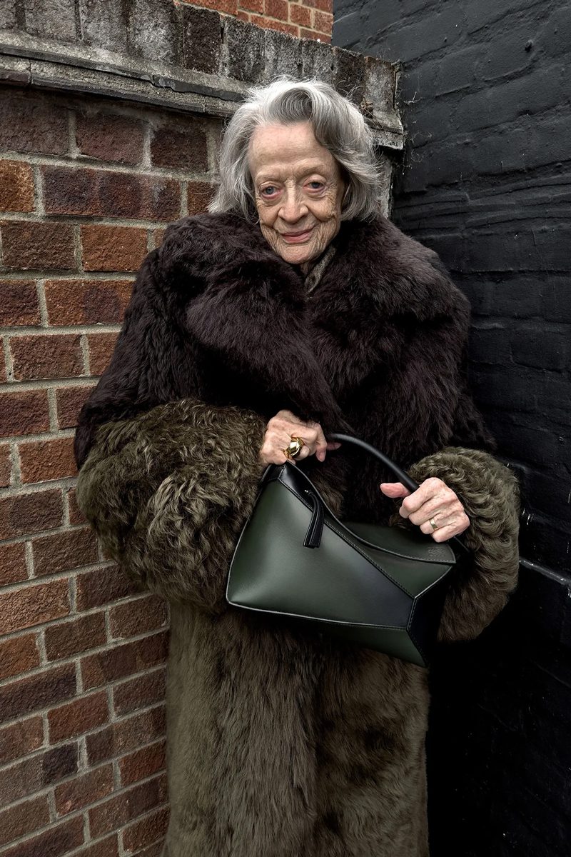 LOEWE SS24 PRECO JT CAMPAIGN MAGGIE SMITH RGB CROPPED 4x5 LOE050723 0739