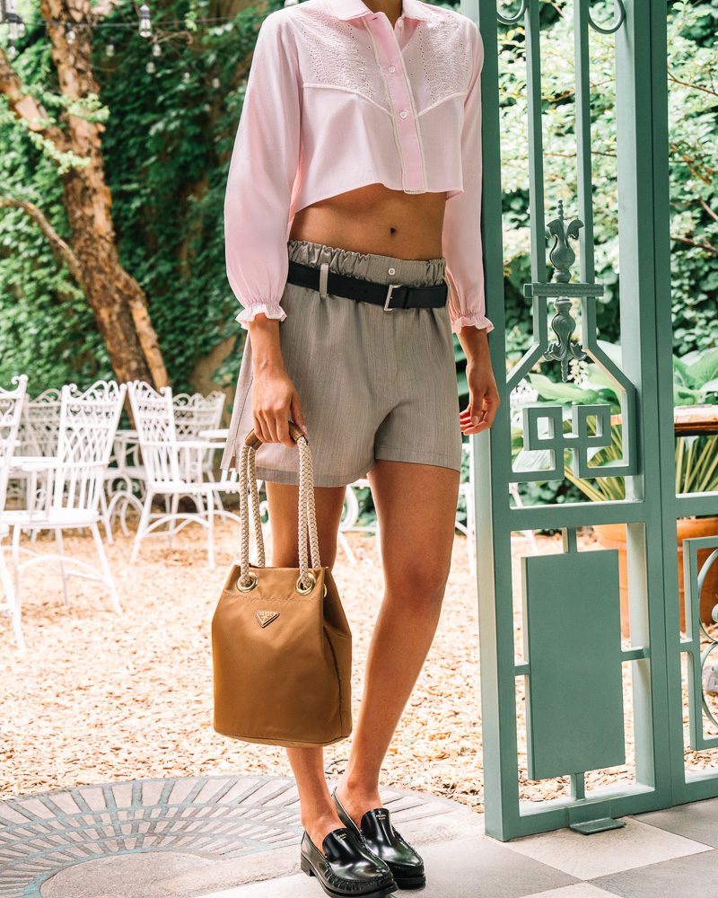 ショルダーバッグ・ポシェット Prada Sand Re-Nylon Prada Mariner Bucket Bag The Prada Mariner Bucket Bag Puts a Quintessential Summer