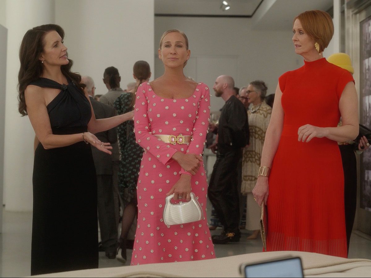 AJLT S03E08 6 Carrie Silver Bag AJLT S03E08 6 Carrie Silver Bag
