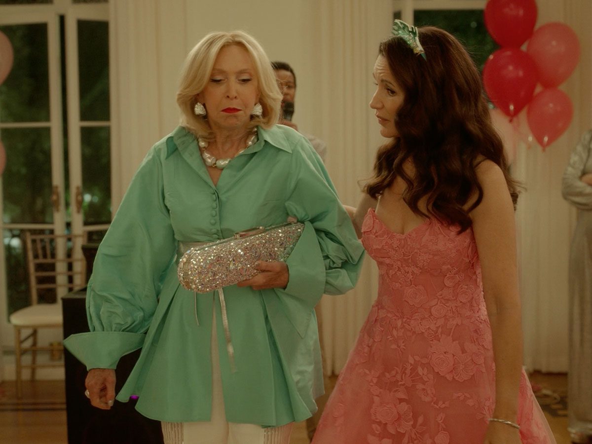 And Just Like That S03E07 6 Bitzy Oversized Clutch And Just Like That S03E07 6 Bitzy Oversized Clutch