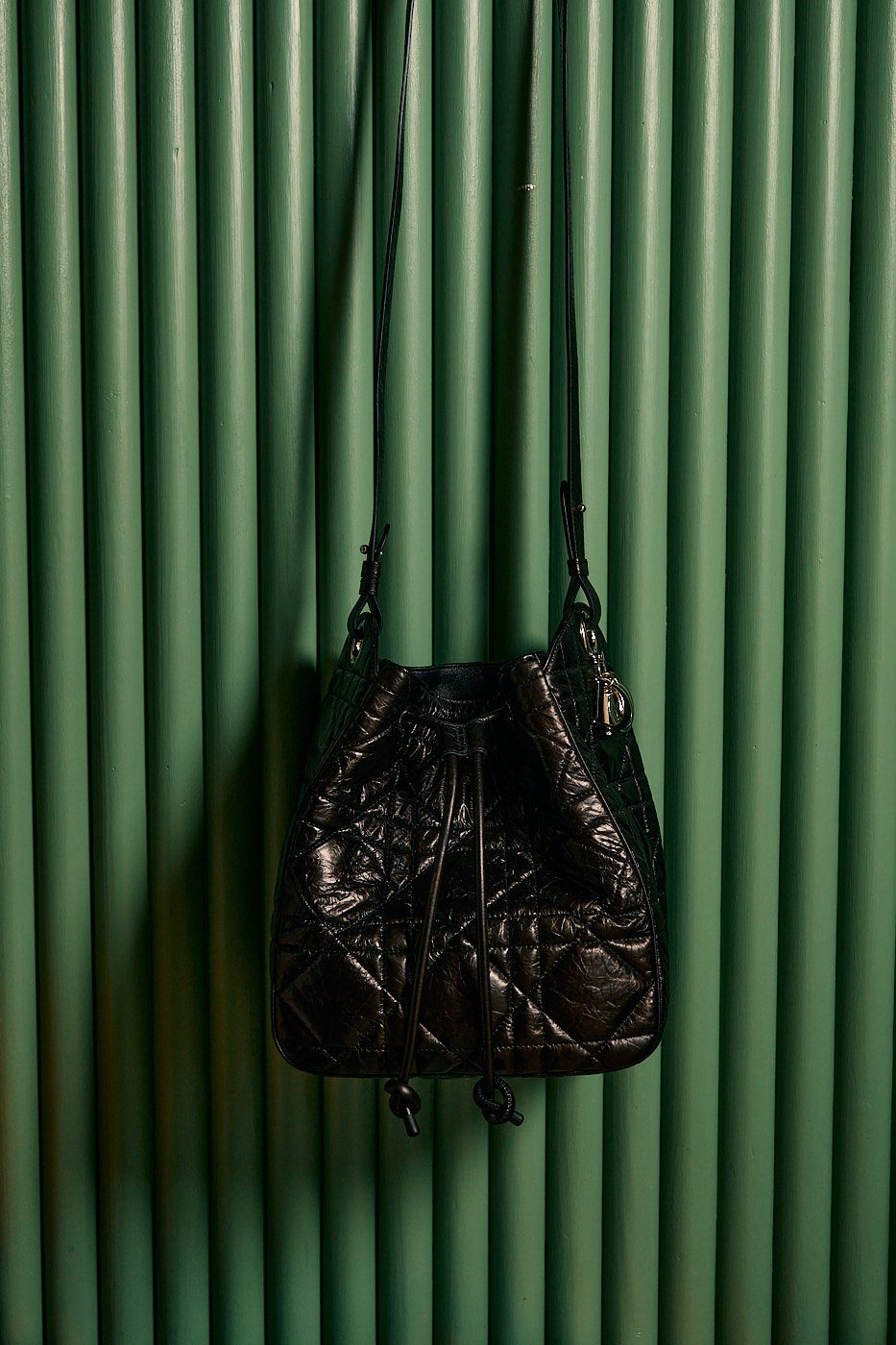 【モダンな魅力あふれる♪】Dior★D-Motion バッグ スモール Dior Introduces the D-Motion: A Bucket Bag for the Modern