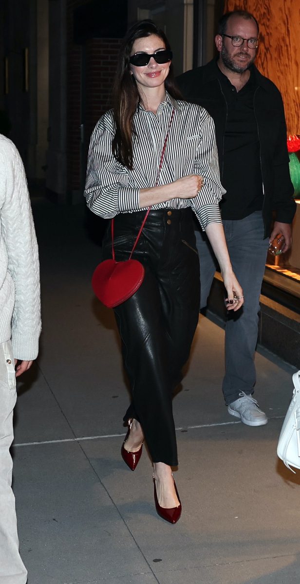The Many Bags of Anne Hathaway Part II 16