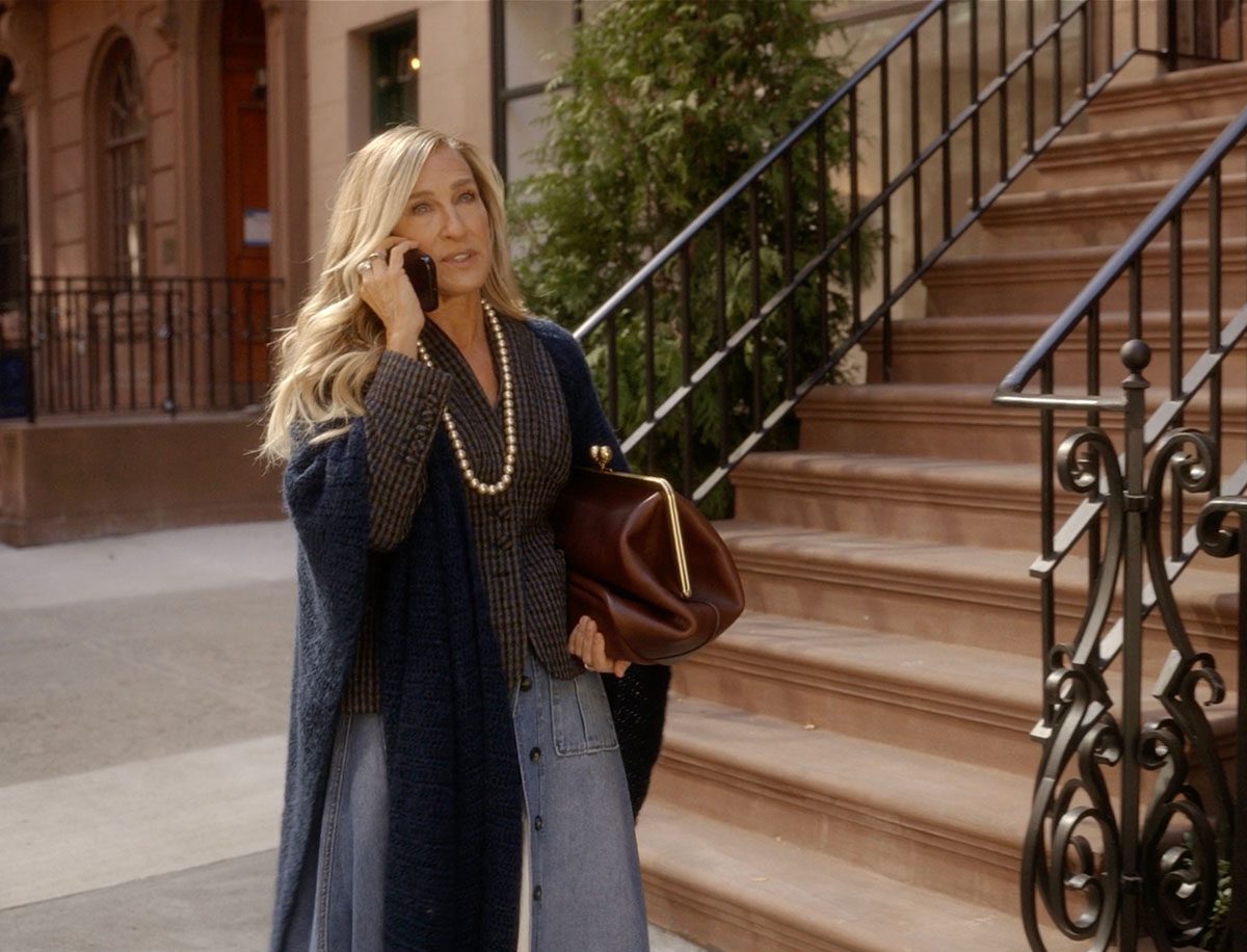 AJLT S03E11 02 Carrie Coach Bag AJLT S03E11 02 Carrie Coach Bag