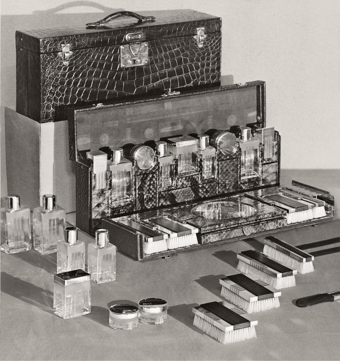 JAN PADEREWSKI TOILETRY CASE2