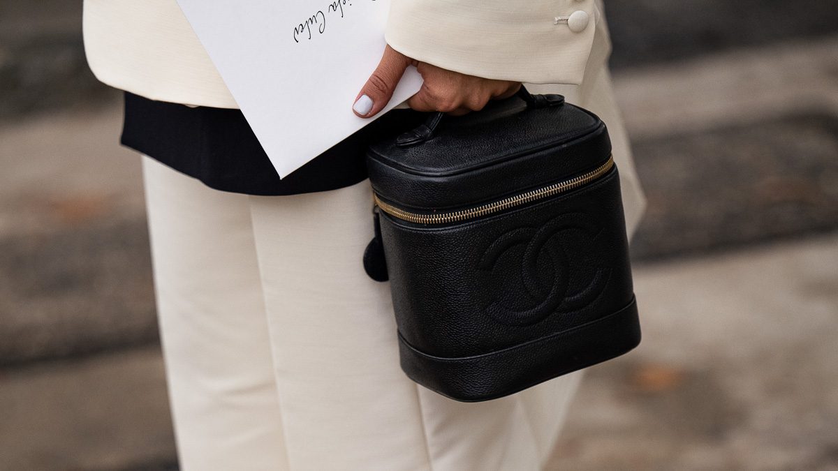 The Elegance of the Vanity Case The Elegance of the Vanity Case