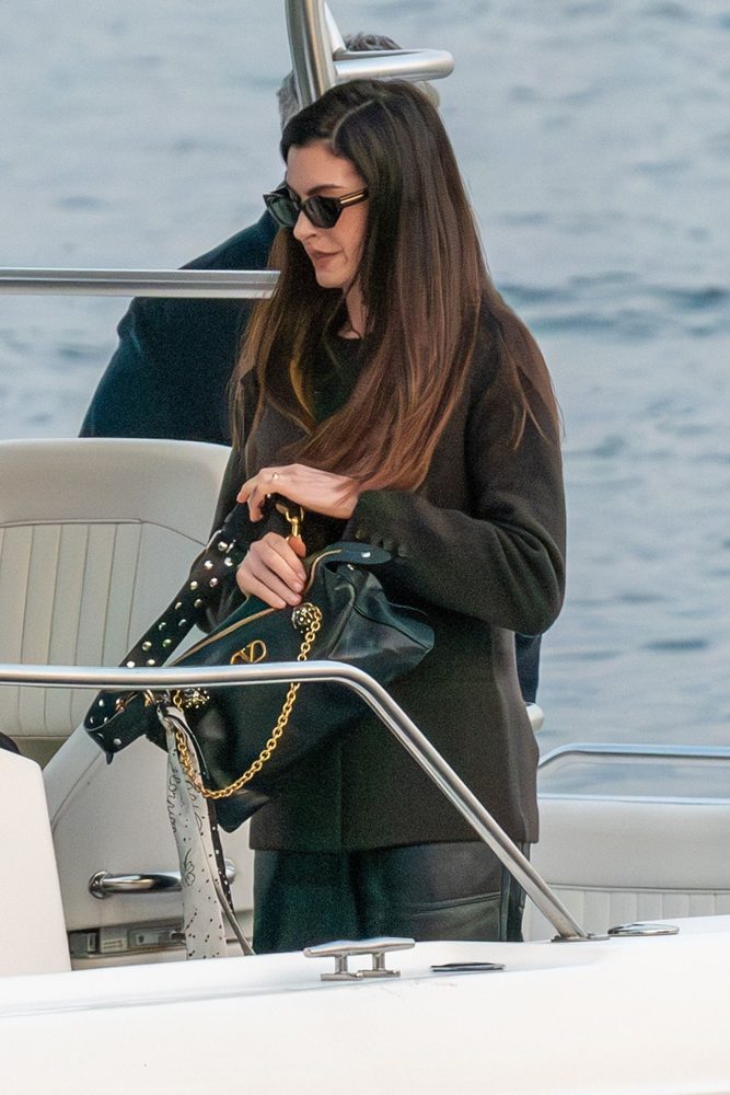 Anne Hathaway Valentino Panthea 1