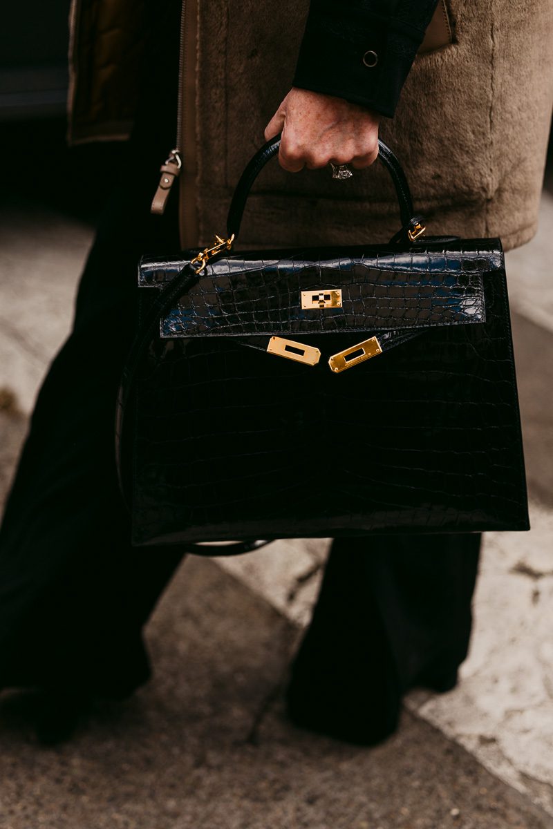 Hermes SHINY BLACK NILOTICUS CROCODILE SELLIER KELLY 25 WITH GOLD HARDWARE