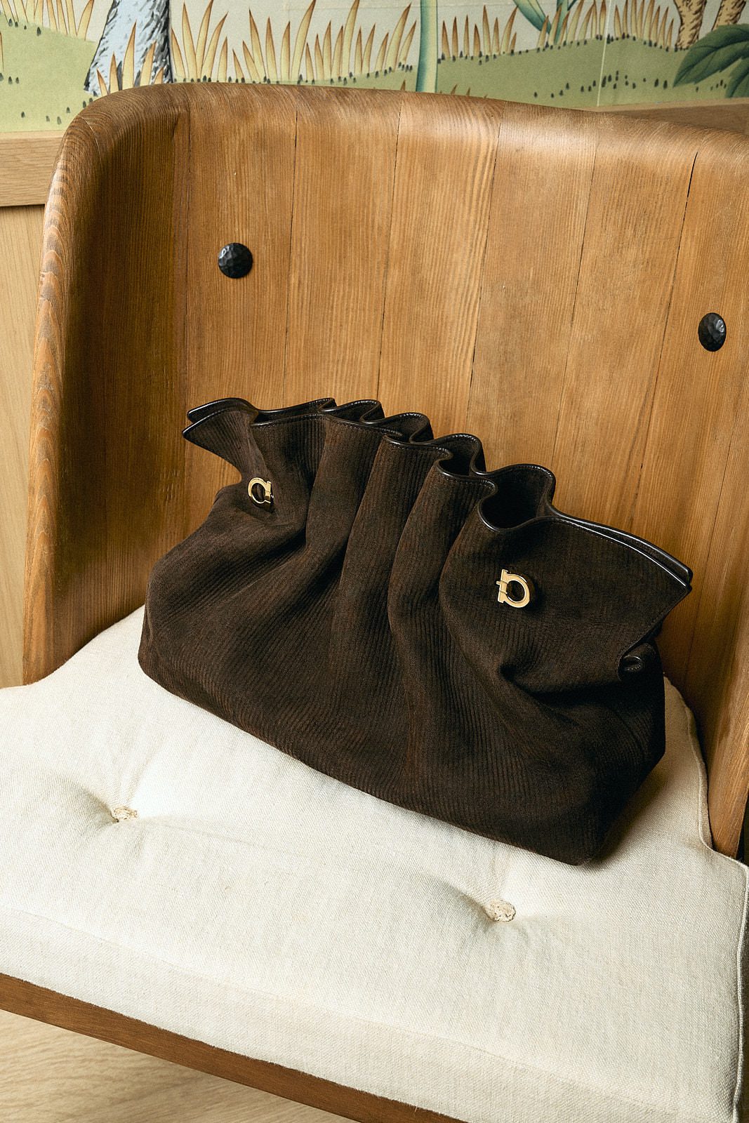 Ferragamo Hug Bag (02) Ferragamo Hug Bag (02)