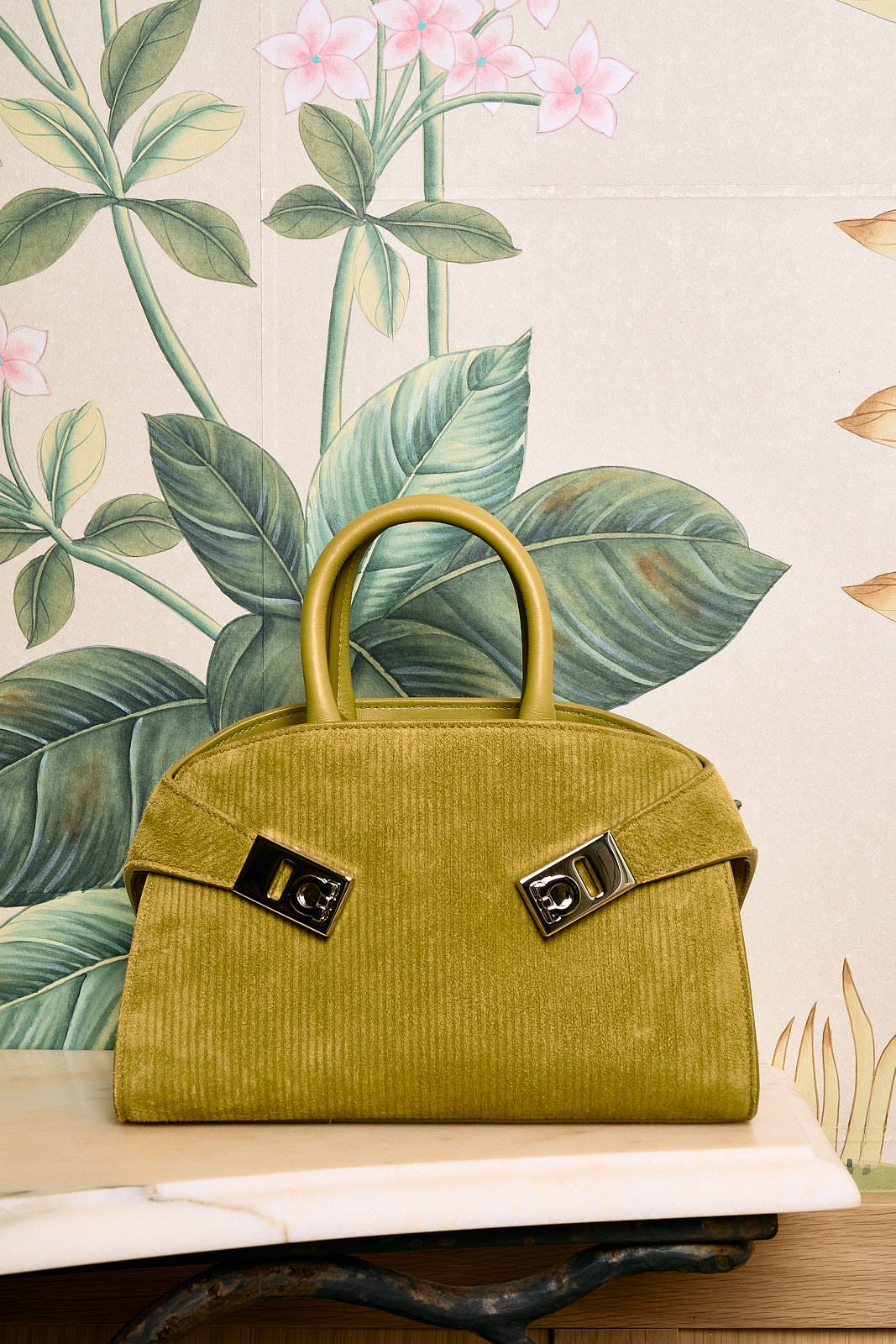 Ferragamo Hug Bag (03) Ferragamo Hug Bag (03)