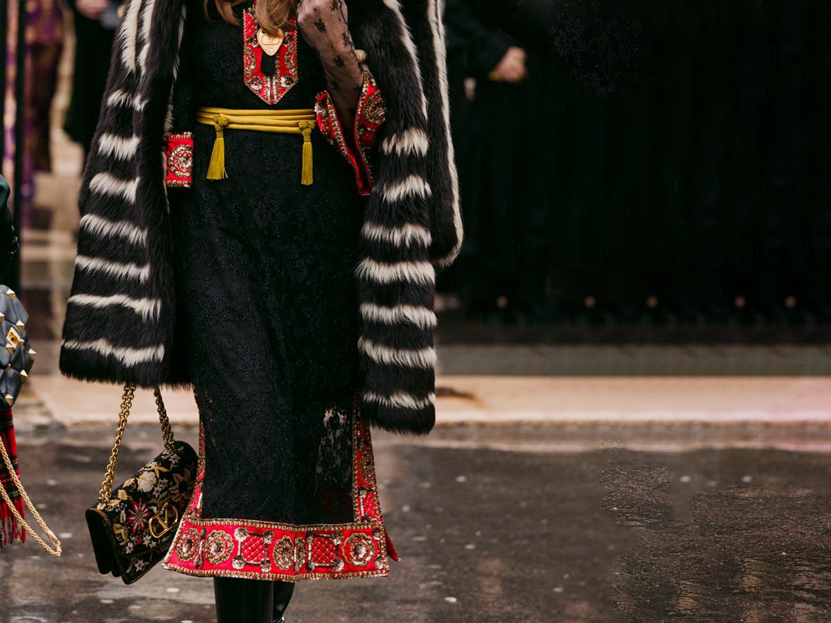 Valentino Garavani Vain shoulder bag with floral embroidery on a black beaded base