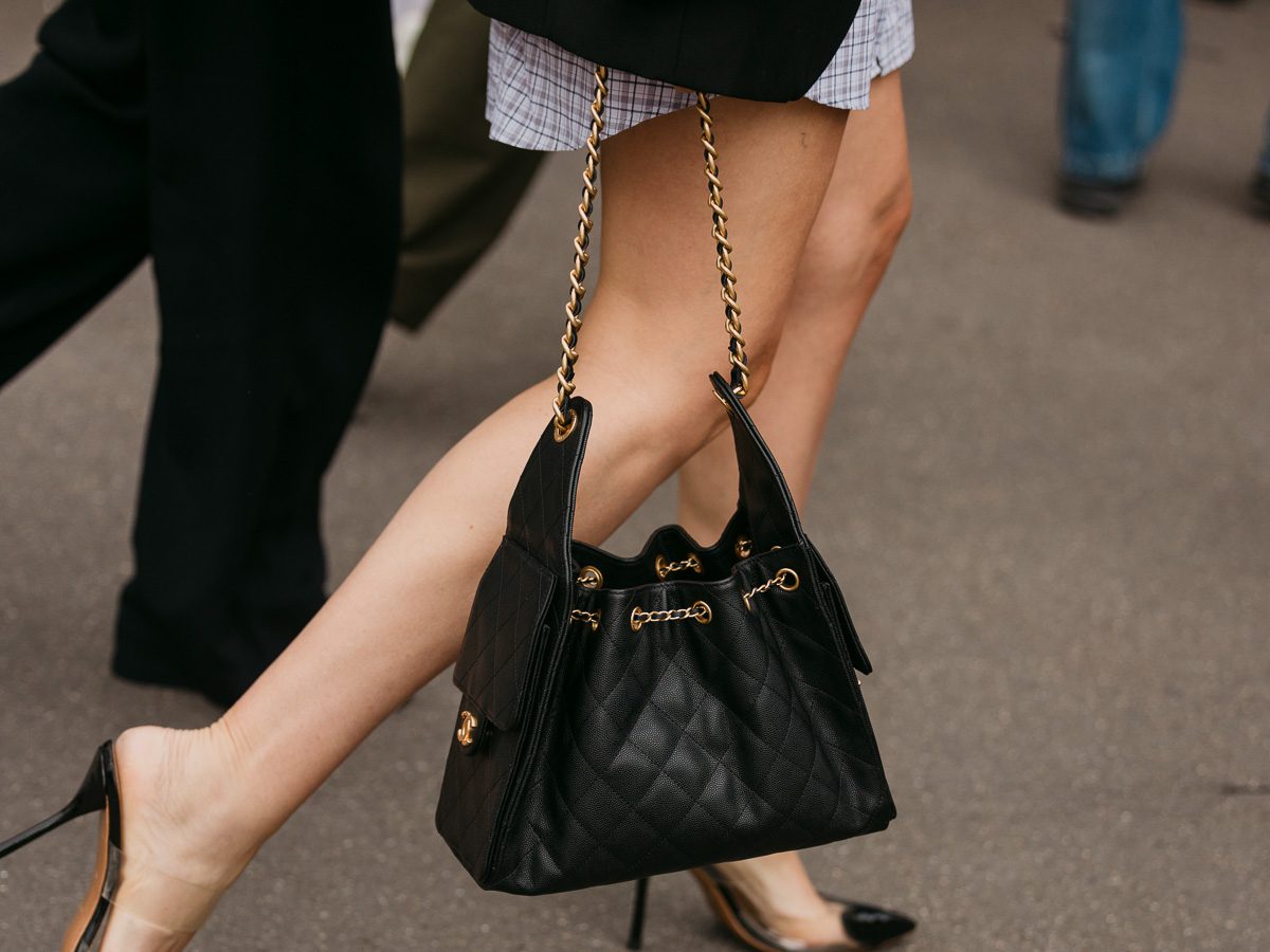 Chanel 25 Black 1