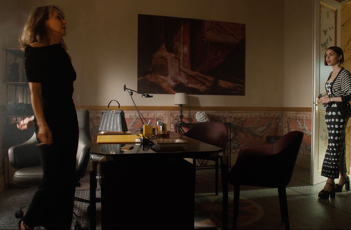 Emily in Paris S05E03 Fendi Peekaboo