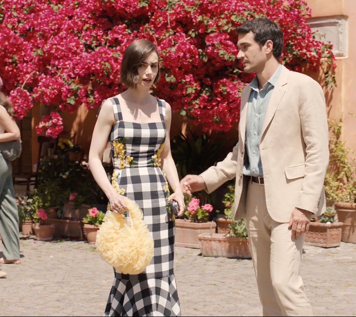 Emily in Paris S05E04 Yellow Bag Emily