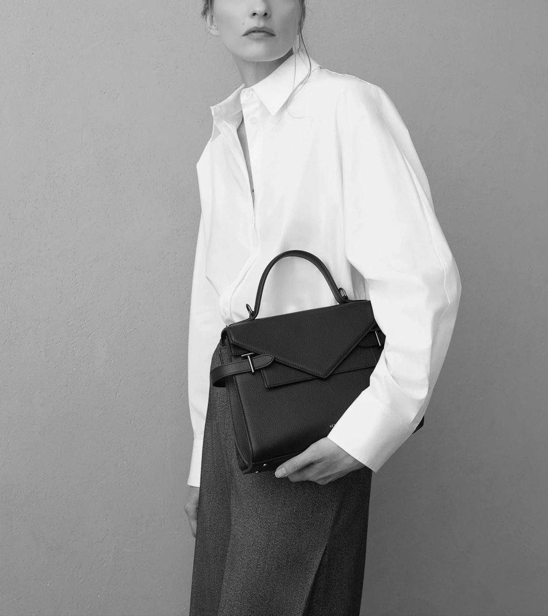 Le Tanneur Emilie medium handbag with double flap in grained leather Le Tanneur Emilie medium handbag with double flap in grained leather