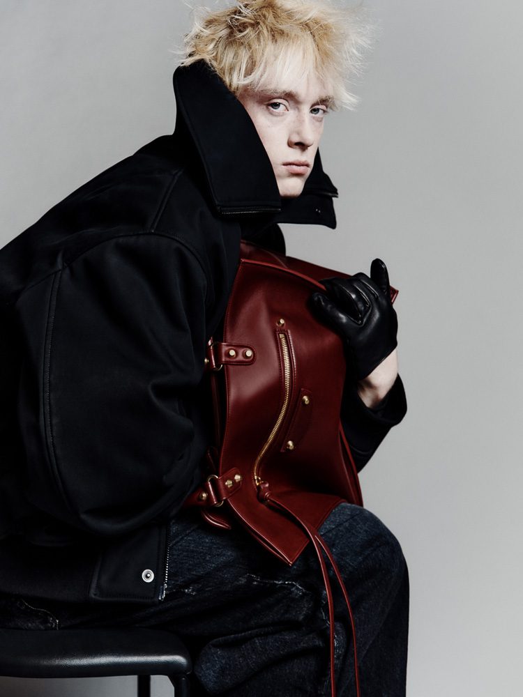 Balenciaga Pre-Fall 2026 Is a Technical Study of the Archives, Where Sporty Meets Chic 11 Balenciaga Pre Fall 2026 11
