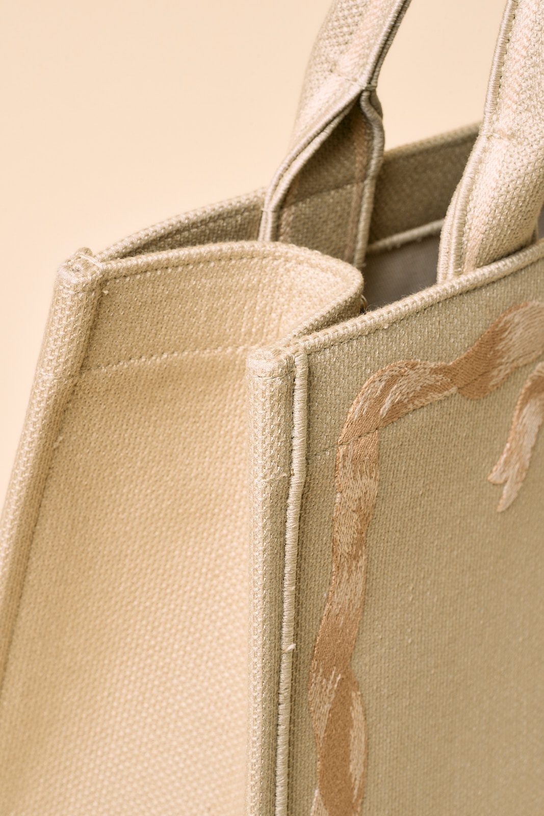Dior Book Tote 2026 (04) Dior Book Tote 2026 (04)