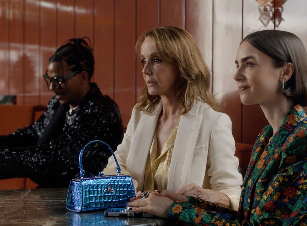 Emily in Paris S05E08 Blue Bag Emily