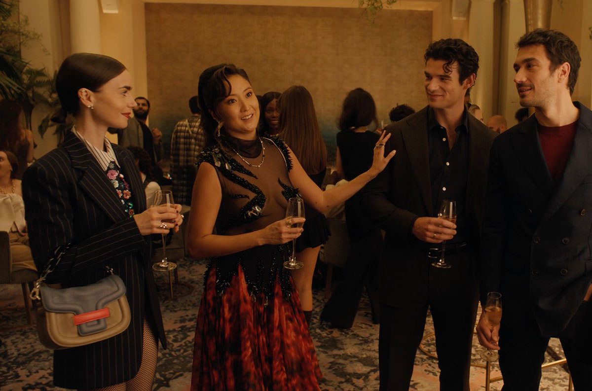 Emily in Paris S05E08 Emily Pierre Hardy Bag