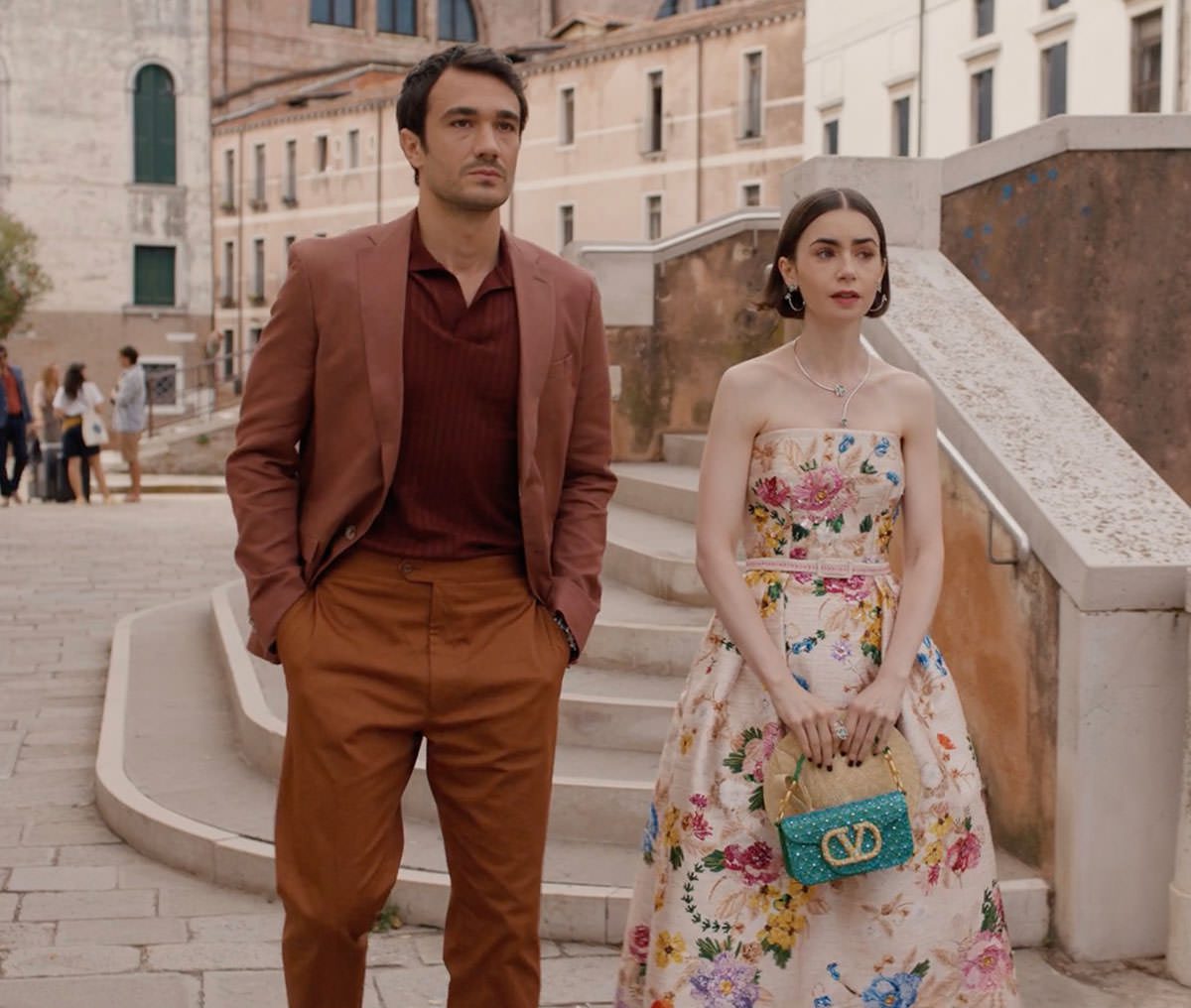 Emily in Paris S05E10 Emily Green Valentino Bag