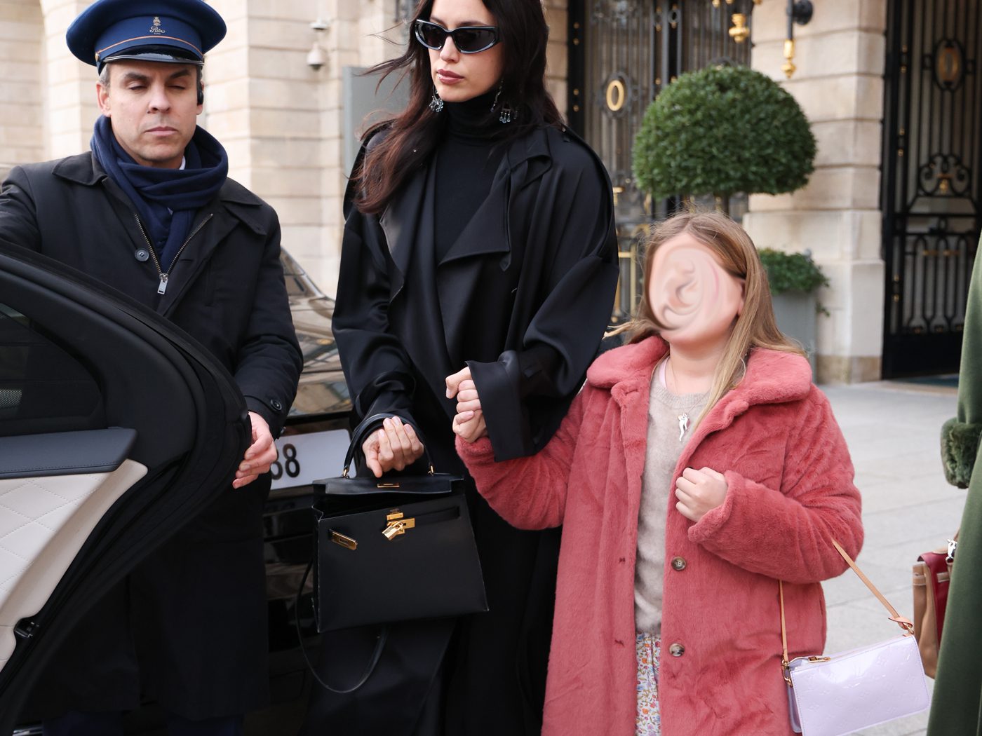 Front Page 5 Irina Shayk Mother Daughet Bag Moment In Paris