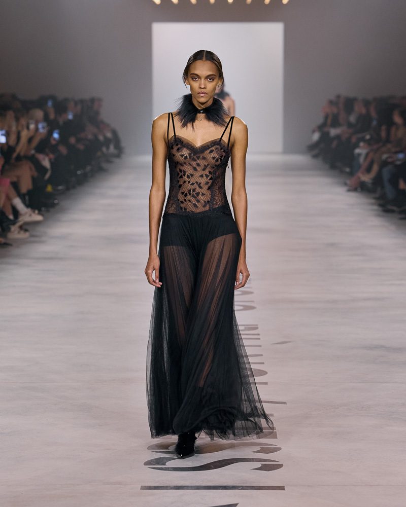 Maria Grazia Chiuri Reimagines Fendi for Spring 2026 with Iconic Baguettes 8 Fendi Spring 2026 Runway Bags 14
