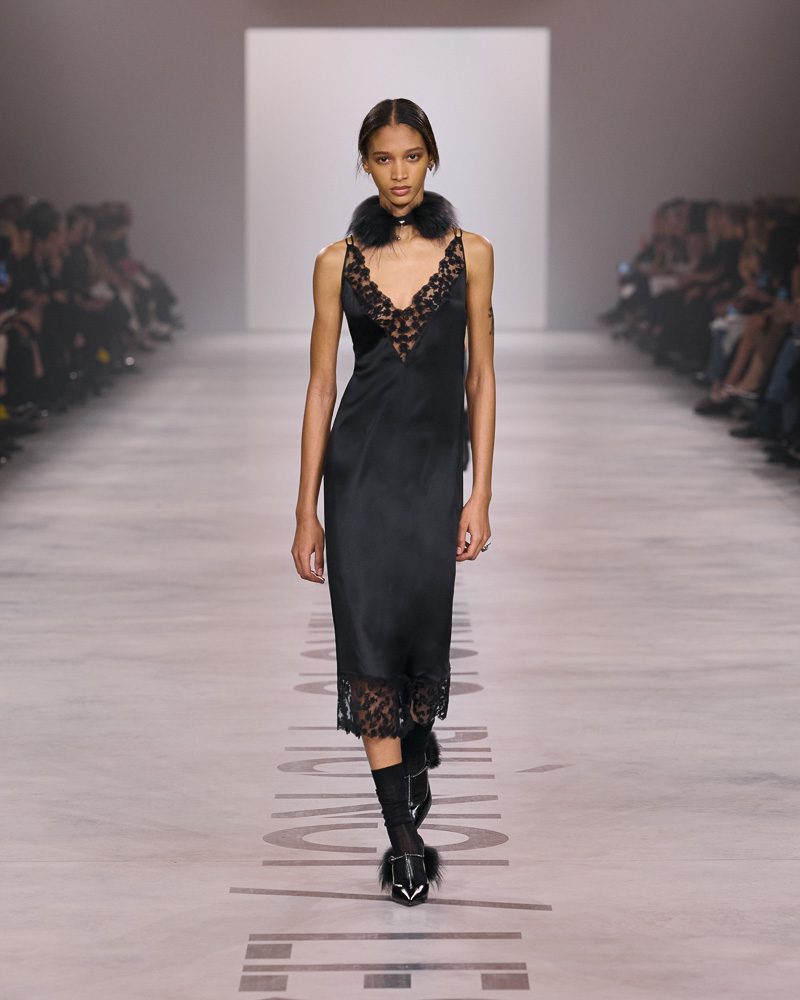 Maria Grazia Chiuri Reimagines Fendi for Spring 2026 with Iconic Baguettes 9 Fendi Spring 2026 Runway Bags 3