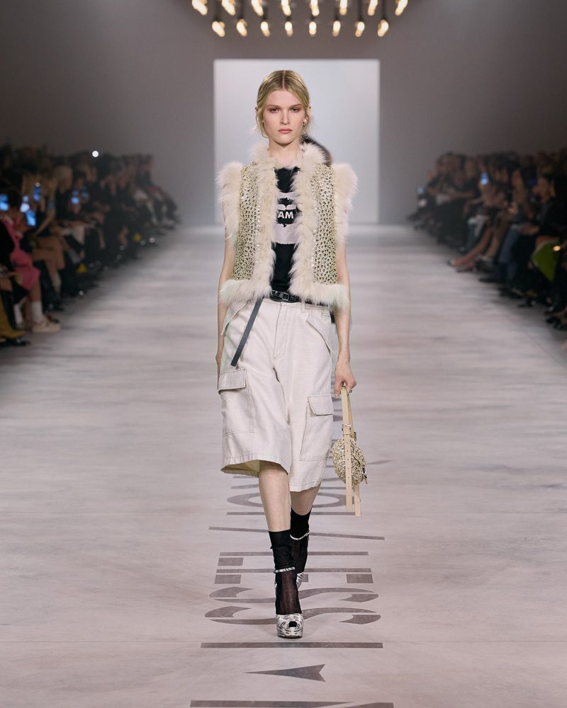 Maria Grazia Chiuri Reimagines Fendi for Spring 2026 with Iconic Baguettes 3 Fendi Spring 2026 Runway Bags 5
