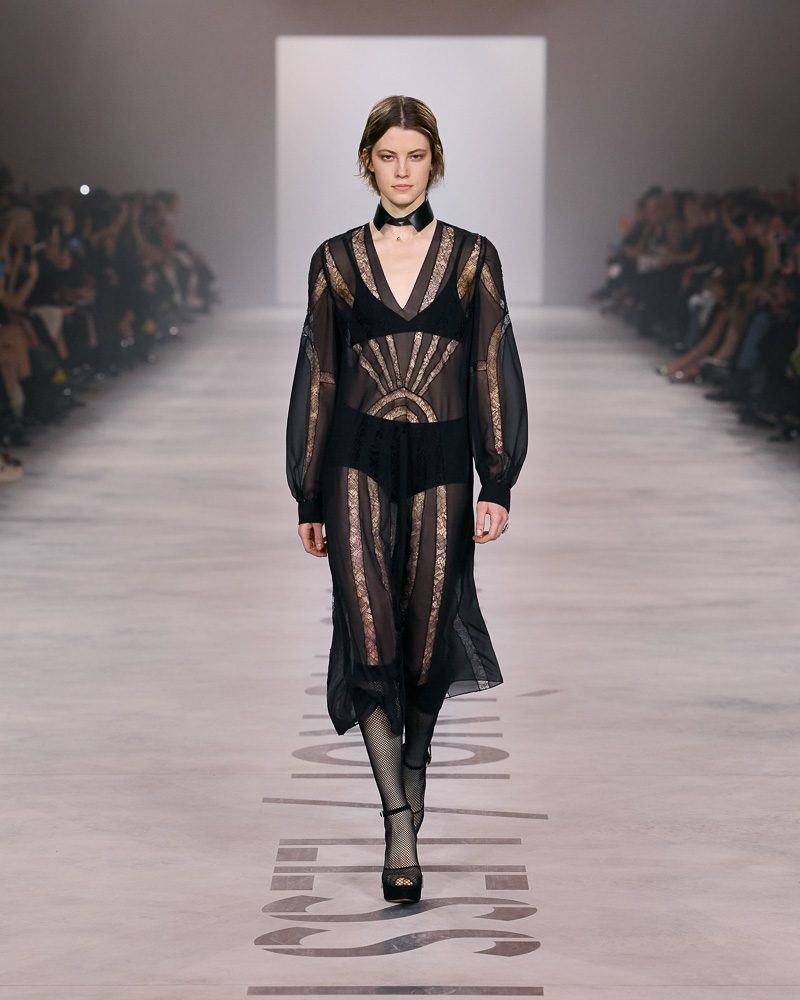 Maria Grazia Chiuri Reimagines Fendi for Spring 2026 with Iconic Baguettes 7 Fendi Spring 2026 Runway Bags 7