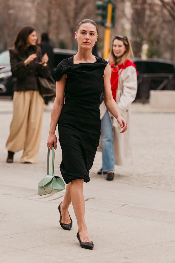 The Best Street Style Bags from Milan Fashion Week Fall 2026 So Far 8 Milan Fashion Week Best Street STyle Bags Fall 2026 7
