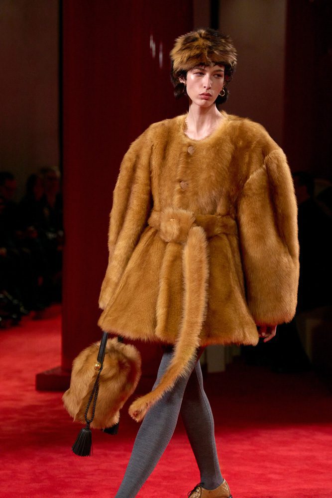 The Handbag Trends That Dominated the Fall 2026 Runways 6 Bottega Veneta Fall 2026 18