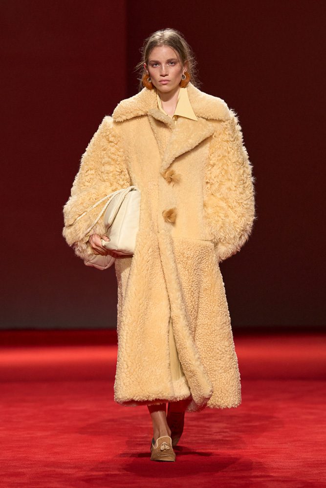 Statement Coats and Classic Intrecciato Ruled the Runway at Bottega Veneta Fall 2026 6 Bottega Veneta Fall 2026 Best Looks 9