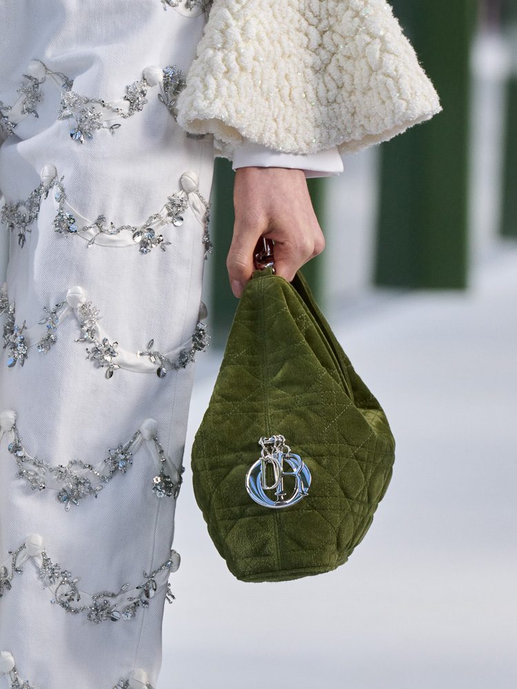 Jonathan Anderson Takes Us On a Delightful Garden Stroll for Dior Fall 2026 16 Dior Fall Winter 2026 Runway Bags 18