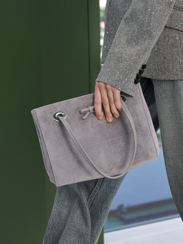 Jonathan Anderson Takes Us On a Delightful Garden Stroll for Dior Fall 2026 17 Dior Fall Winter 2026 Runway Bags 19
