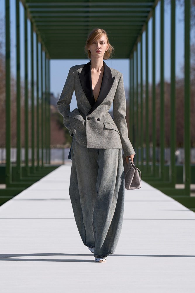 Jonathan Anderson Takes Us On a Delightful Garden Stroll for Dior Fall 2026 9 Dior Fall Winter 2026 Runway Looks 7