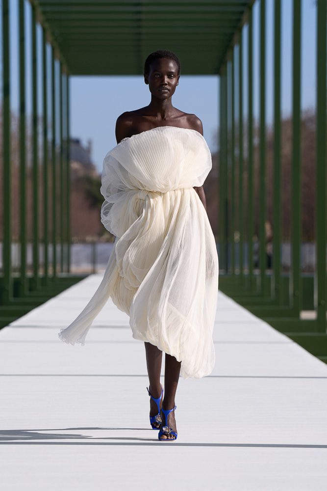 Jonathan Anderson Takes Us On a Delightful Garden Stroll for Dior Fall 2026 4 Dior Fall Winter 2026 Runway Looks 9