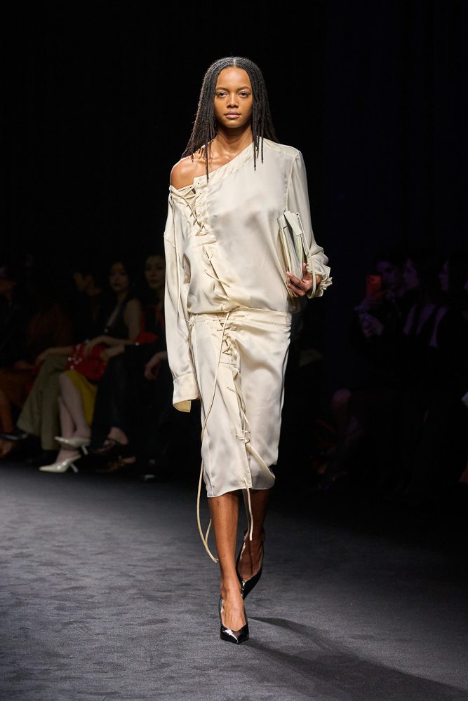 Ferragamo Fall 2026: 1920s Glamour Meets Modern Elegance 3 Ferragamo Fall 2026 Runway Looks 17