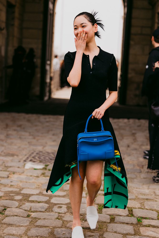 The Loewe Amazona 180 Dominated the Street Style Scene At Its Fall 2026 Show 2 LOEWE FALL 2026 STREET STYLE BAGS 20