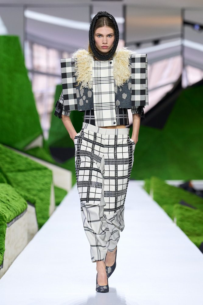 Inside the Mystical World of Louis Vuitton’s Nature-Inspired Fall 2026 Collection 5 LOUIS VUITTON FALL 2026 BEST LOOK IMAGES 10