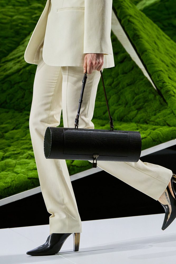 LOUIS VUITTON FALL 2026 RUNWAY BAG IMAGES 22 LOUIS VUITTON FALL 2026 RUNWAY BAG IMAGES 22