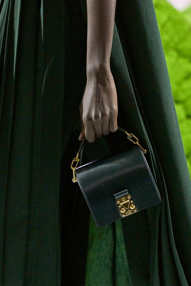 LOUIS VUITTON FALL 2026 RUNWAY BAG IMAGES 28 LOUIS VUITTON FALL 2026 RUNWAY BAG IMAGES 28