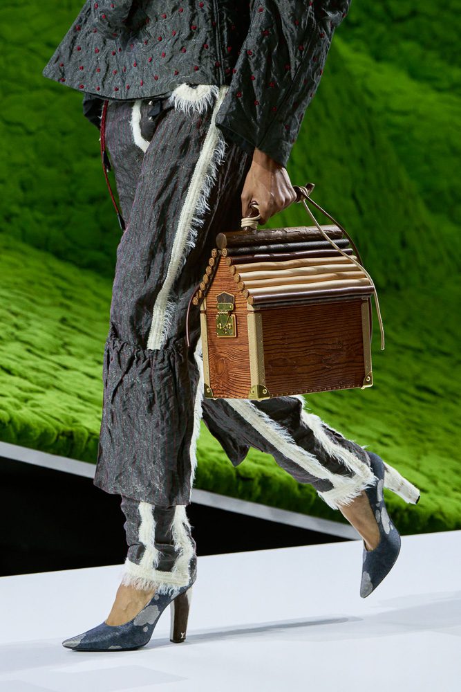 LOUIS VUITTON FALL 2026 RUNWAY BAG IMAGES 6 LOUIS VUITTON FALL 2026 RUNWAY BAG IMAGES 6