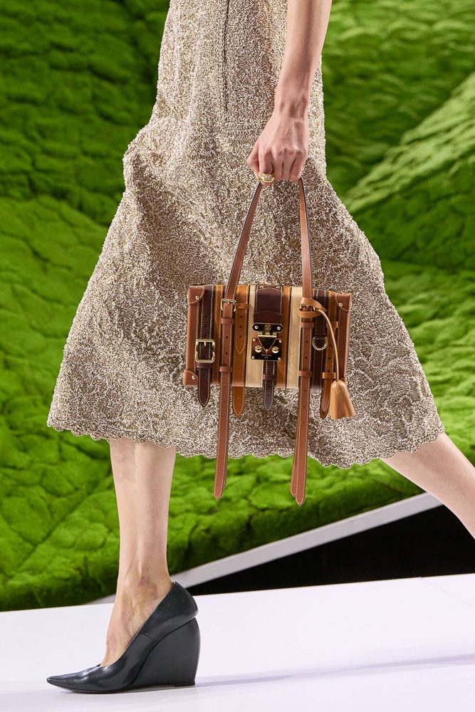 LOUIS VUITTON FALL 2026 RUNWAY BAG IMAGES 7 LOUIS VUITTON FALL 2026 RUNWAY BAG IMAGES 7