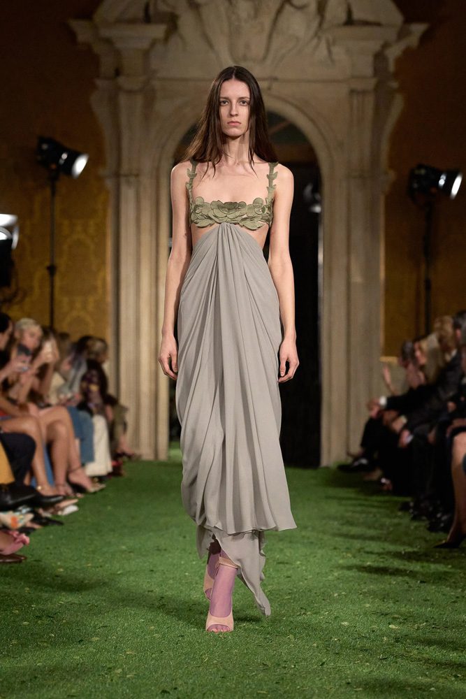 2016 Is Back: Alessandro Michele Revives a Valentino Icon for Fall 2026 11 Valentino Fall 2026 Looks 11