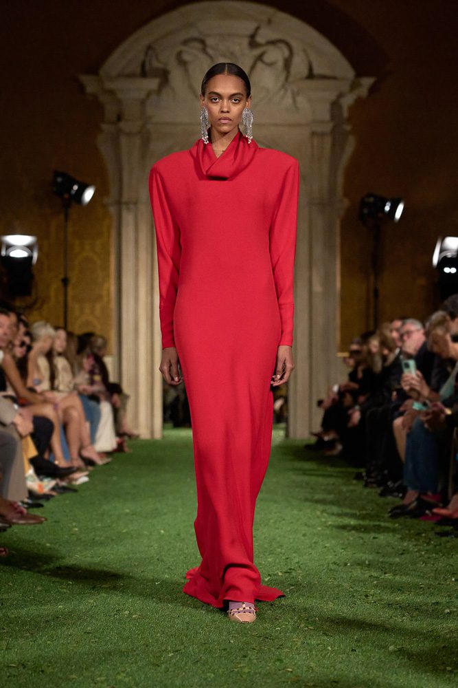 2016 Is Back: Alessandro Michele Revives a Valentino Icon for Fall 2026 12 Valentino Fall 2026 Looks 12