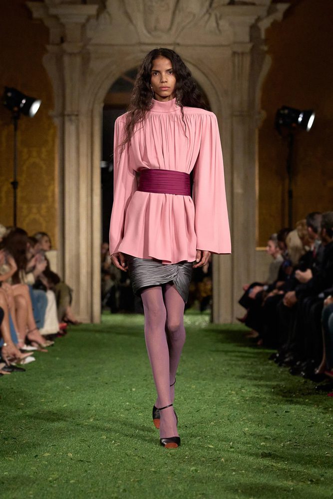 2016 Is Back: Alessandro Michele Revives a Valentino Icon for Fall 2026 4 Valentino Fall 2026 Looks 4