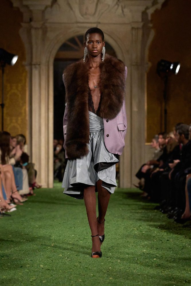 2016 Is Back: Alessandro Michele Revives a Valentino Icon for Fall 2026 6 Valentino Fall 2026 Looks 6