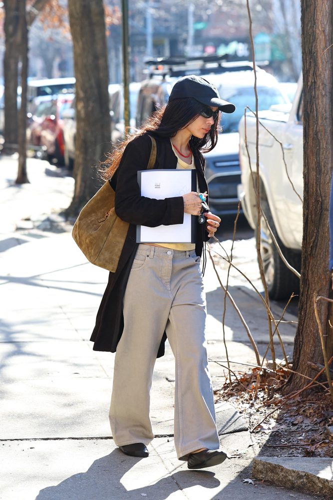 Zoe Kravitz Saint Laurent Le 5 a 7 Suede