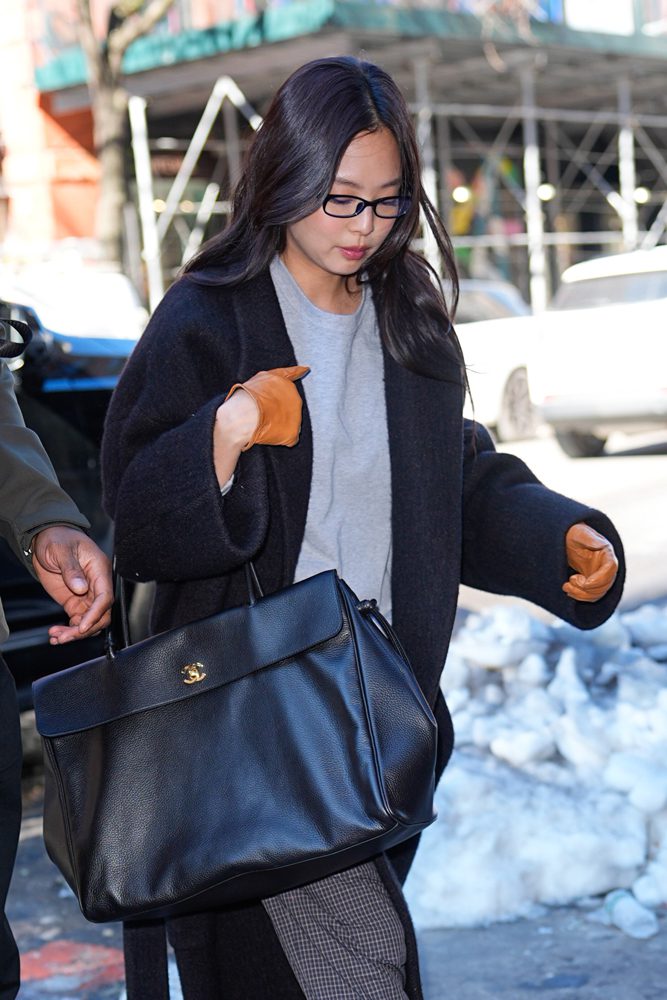 chanel jennie wore a chanel bag in new york 130226 HD