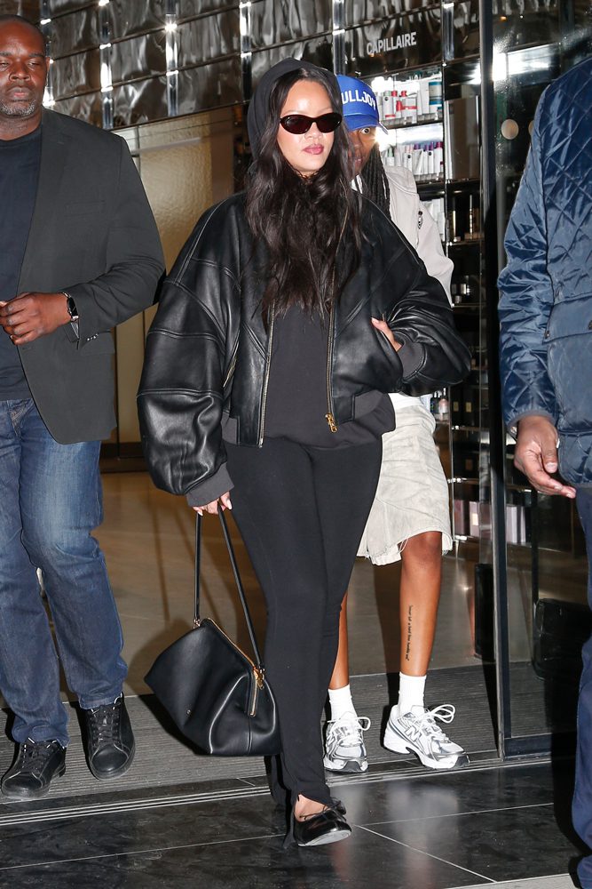 CELINE VIP - RIHANNA - STREET STYLE - GETTY