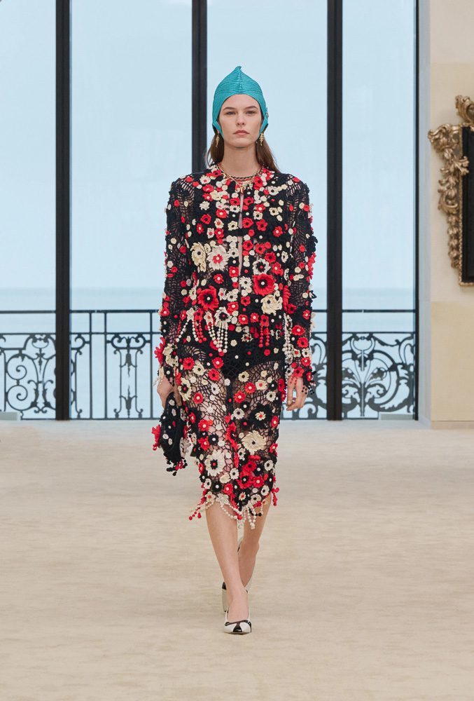 Matthieu Blazy Channels the Seaside Ease of Biarritz for Chanel Cruise 2027 12 Chanel Cruise 2027 Full Look Preview 12